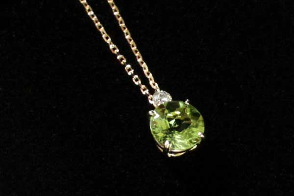 ペリドットとダイヤモンドK18ペンダント
